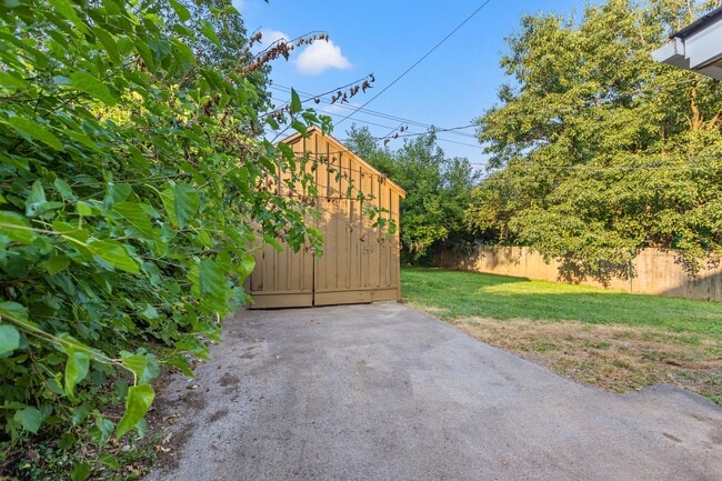 Building Photo - 1617 Liberty Rd