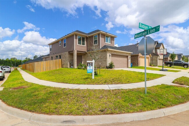 Building Photo - 27035 Badger Way