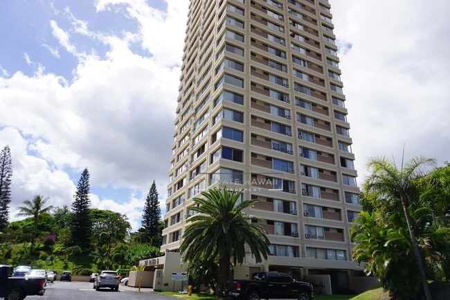 Building Photo - RENOVATED, PENTHOUSE VIEWS - Studio Unit i...