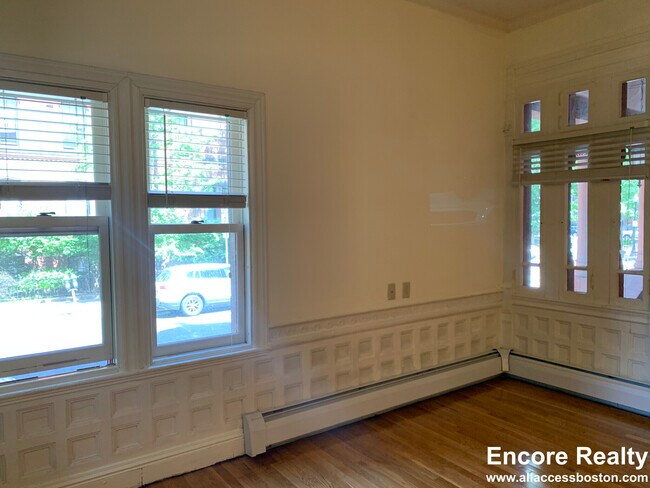 Building Photo - 195 Commonwealth Ave