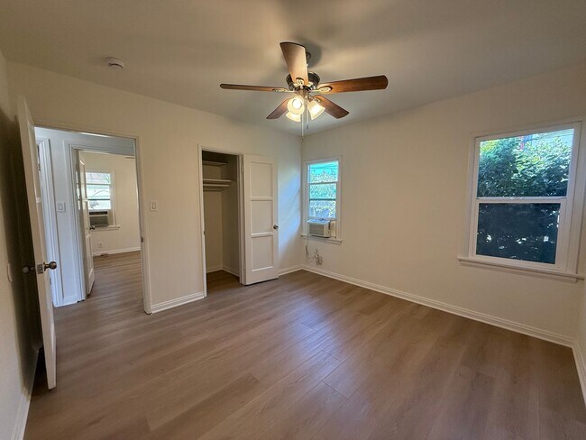 Building Photo - 321 - 1221-1223 West Ramona LLC
