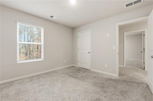 Building Photo - 6615 Bluffview Dr