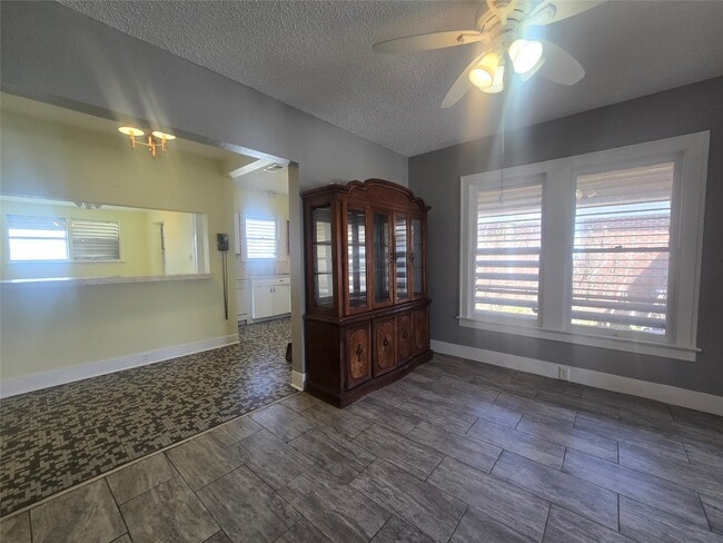 Building Photo - 3828 Ave S