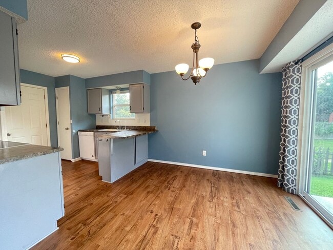 Building Photo - 1441 W Seminole St