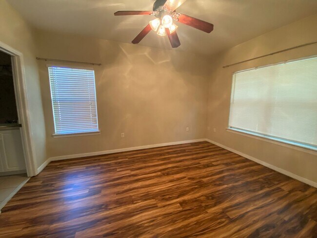 Building Photo - Lovely Condo in The Greens at West End