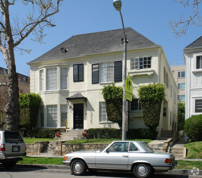 Building Photo - 9953-9957 Robbins Dr