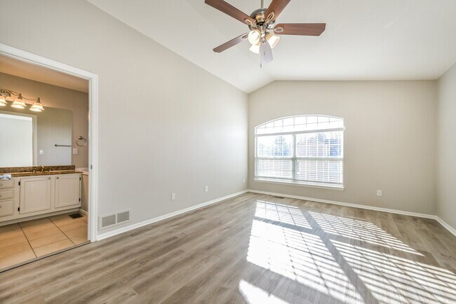 Building Photo - 5991 S Rock Creek Dr