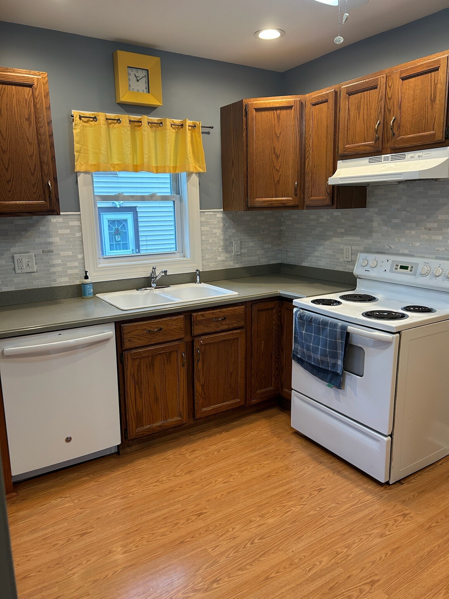 Building Photo - 415 Whittier Ave