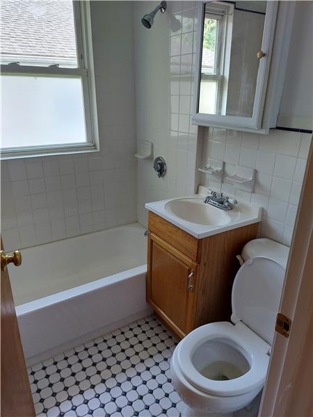 Building Photo - 4 Gordon St