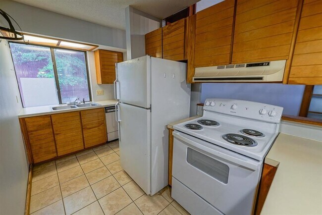 Building Photo - 1800 Nicklaus Dr