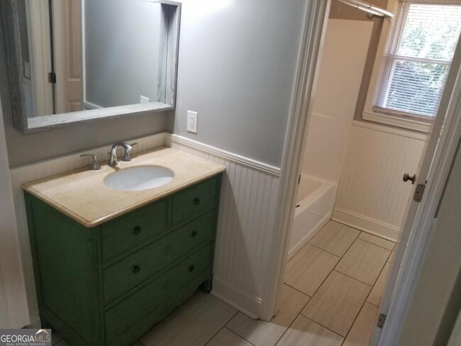 Building Photo - 5003 Calhoun Rd NE