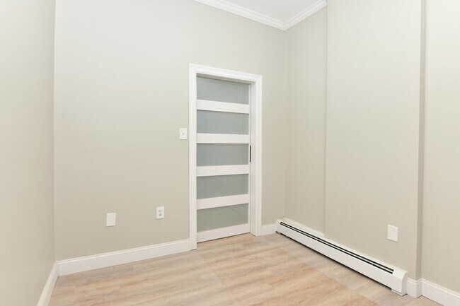 Building Photo - 531 28th St