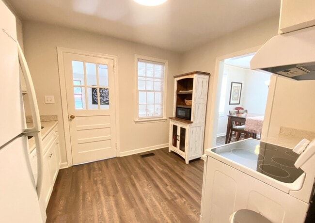 Building Photo - 1521 E Pinetree Blvd