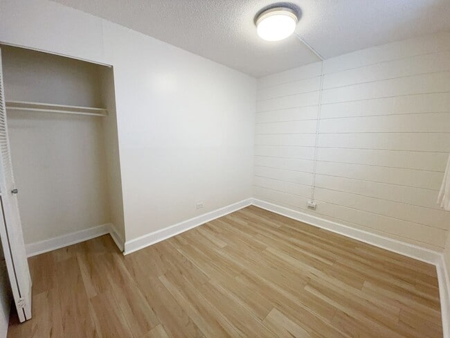 Building Photo - Nalanui Hale - 2 bed, 1 bath, 1 parking