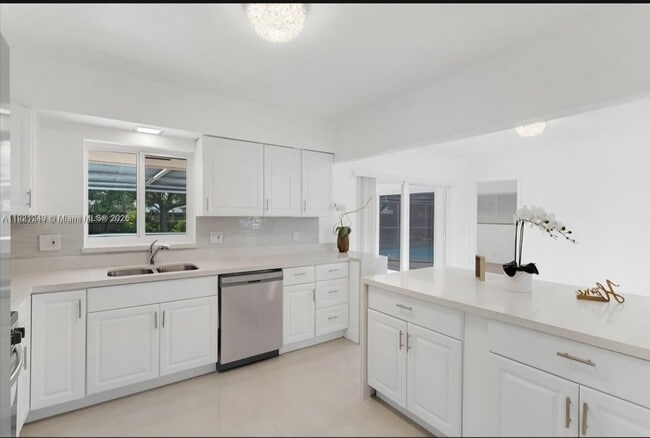 Building Photo - 7160 SW 5th Ct