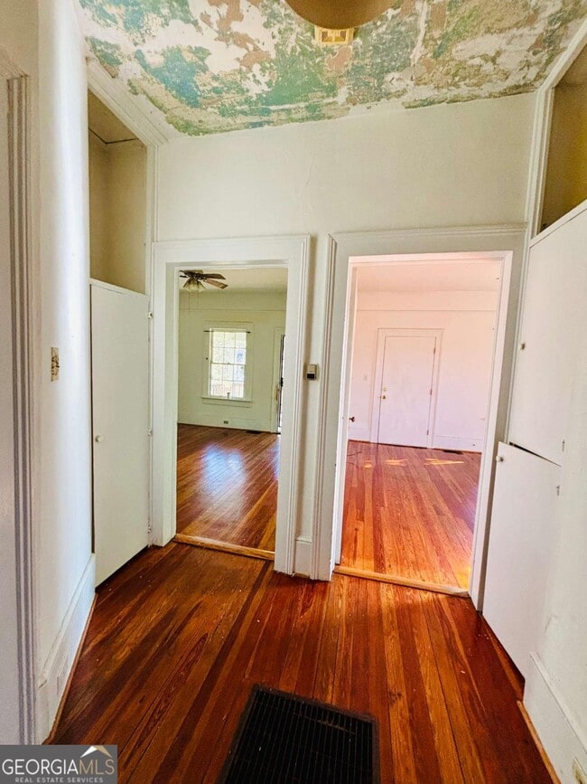 Building Photo - 75 Arch St