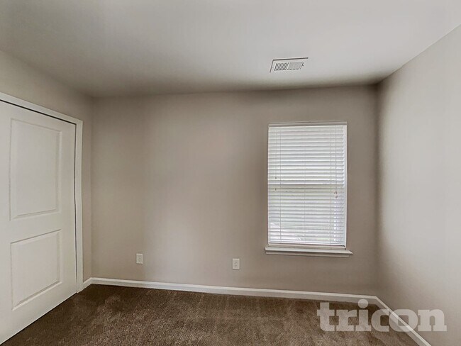Building Photo - 1413 Eastway Dr