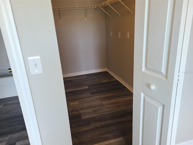 Building Photo - 8933 Manor Loop