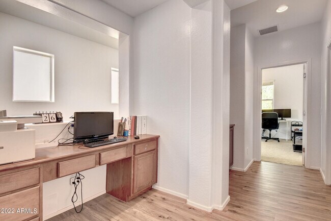 Building Photo - 1120 N Crosscreek Dr