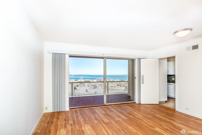 Building Photo - 866 Green St