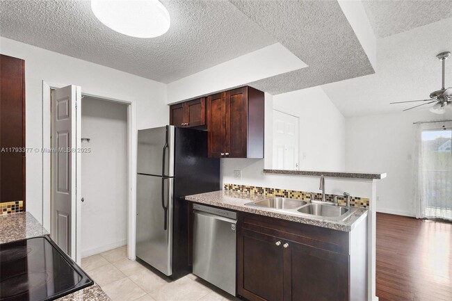 Building Photo - 10381 SW 150th Ct