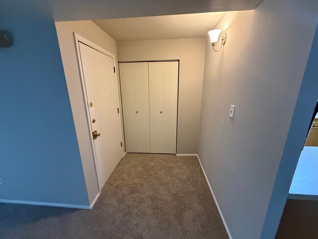 Building Photo - 326B Saybrook Lane