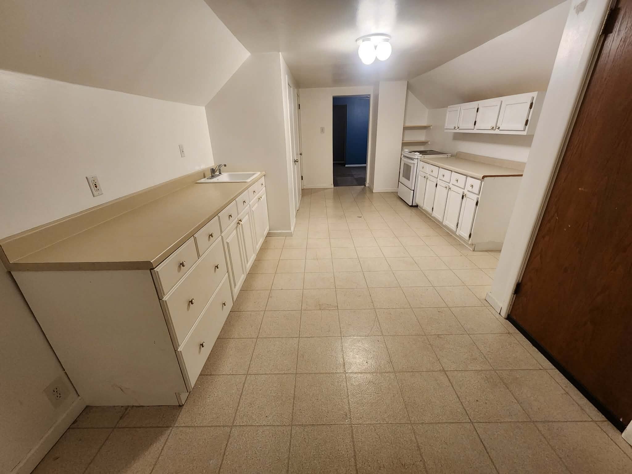 Building Photo - 2555 S 68th St