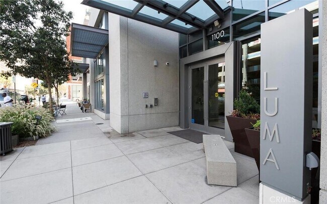 Building Photo - 1100 S Hope St