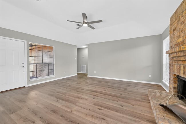 Building Photo - 3111 Timber View Dr