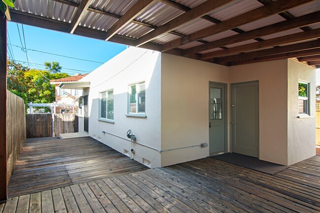 Building Photo - 126 J Ave