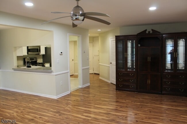 Building Photo - 75 Quartz Ln