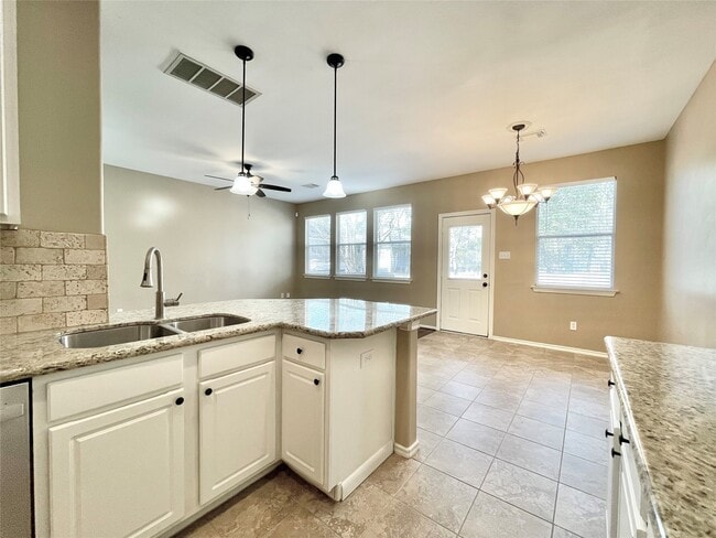 Building Photo - 19 Blue Creek Pl