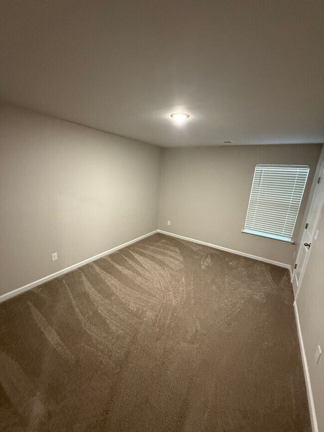 Building Photo - **Charming 3-Bedroom Home in Peaceful Stan...