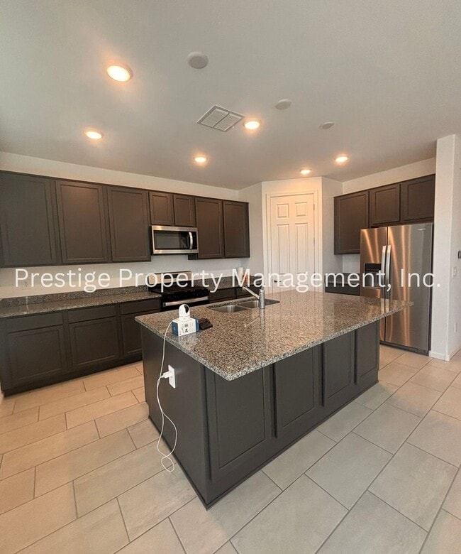 Building Photo - Beautiful 2/2 2-Story West Side Home With ...