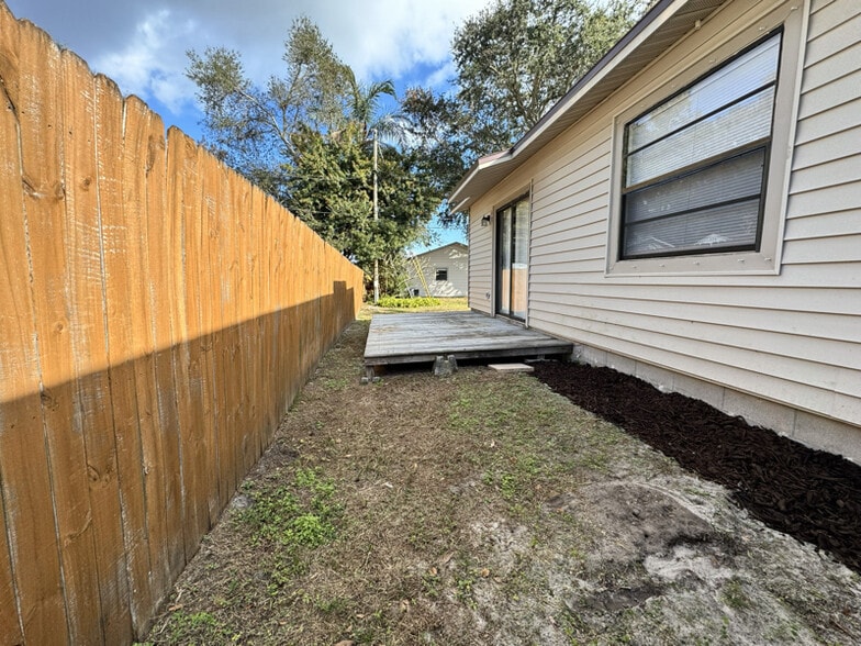 Building Photo - 2900 Shore Dr