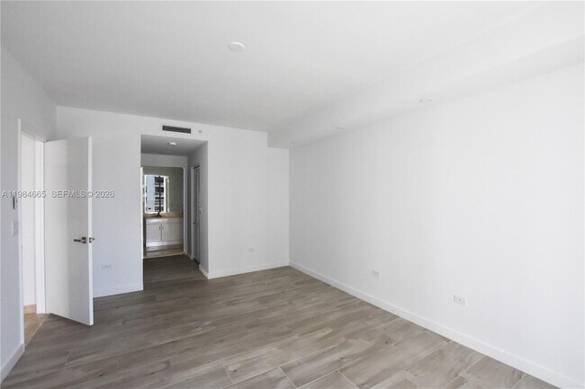 Building Photo - 801 Brickell Key Blvd