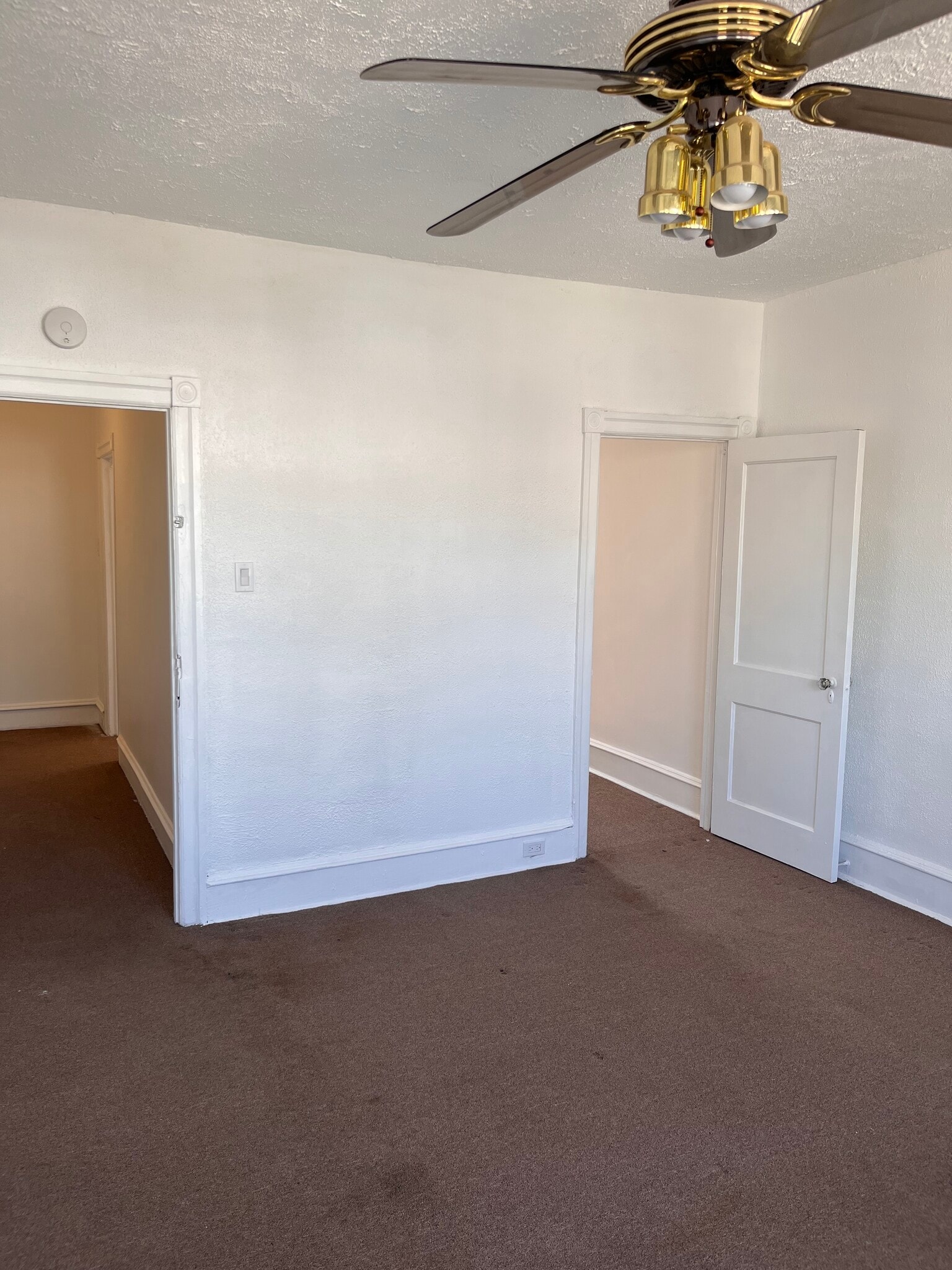 Master bedroom - 5049 N Sydenham St