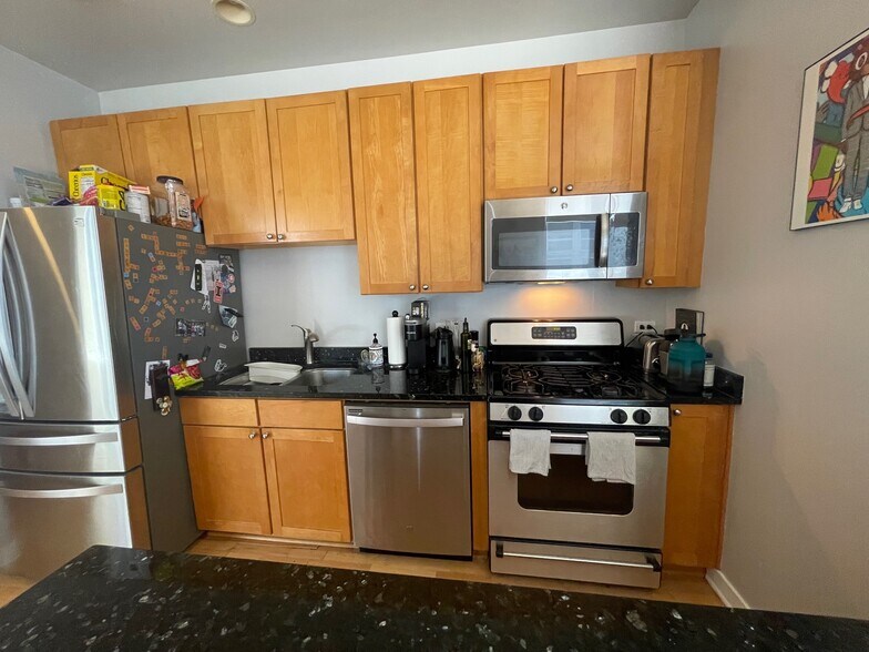 Kitchen - 720 N Larrabee St Unit 1707