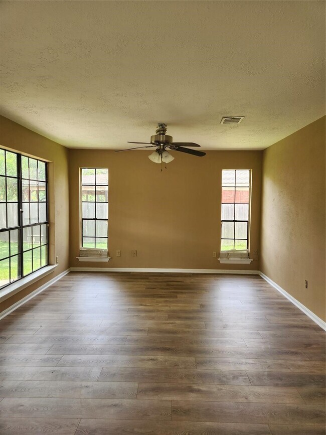 Building Photo - 14562 Oak Chase Dr