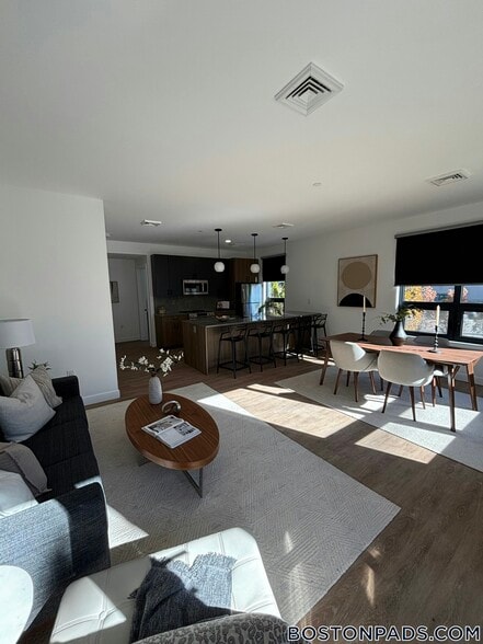 Building Photo - 199 Gardner St