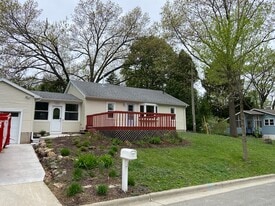 Building Photo - 122 N Kenosha Dr