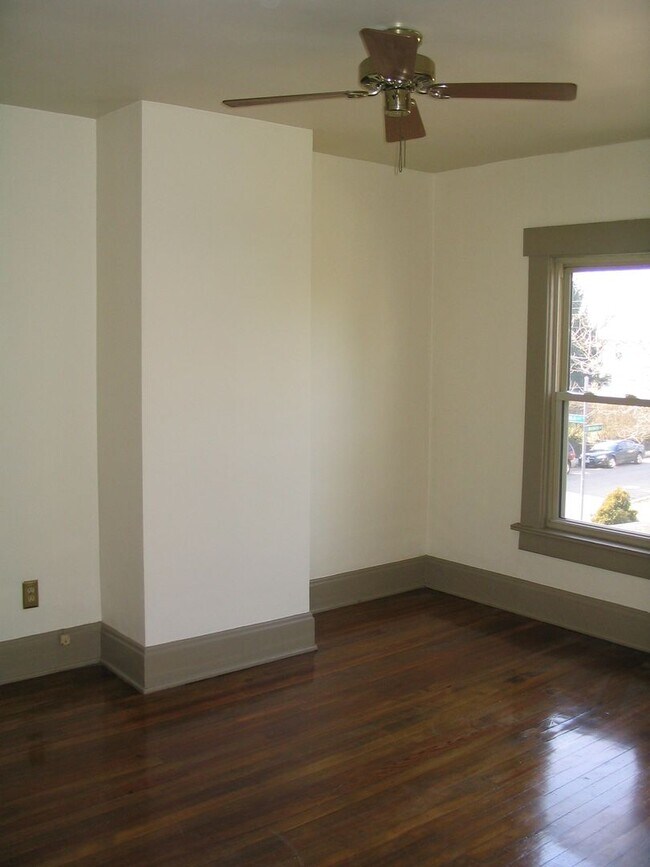 Building Photo - 2326 Indianola Ave