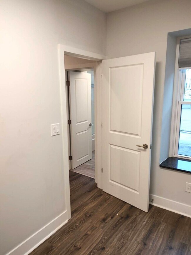 Building Photo - Newly Renovated 3-Bed/2.5-Bath Townhouse in Manayunk! Three Parking Spots Included!