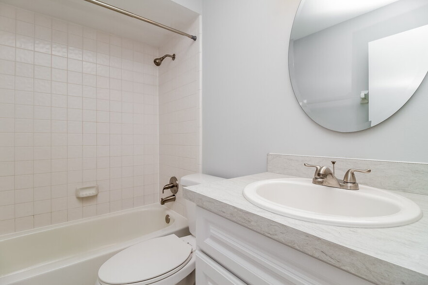 Building Photo - 496 Wild Fox Dr