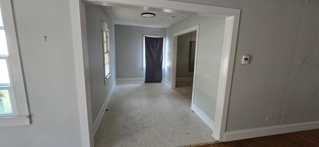 Building Photo - 3Bed/1 Bath House