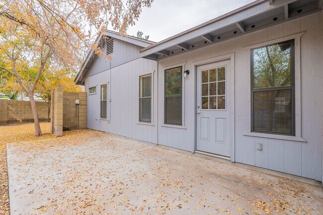 Building Photo - Charming 4-bedroom, 2-bathroom in Gilbert