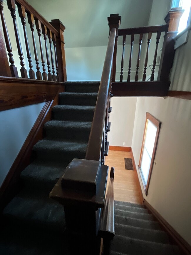 Building Photo - 712 Terrace Ave