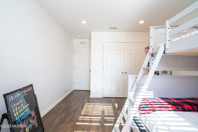 Building Photo - 50 Periwinkle Dr