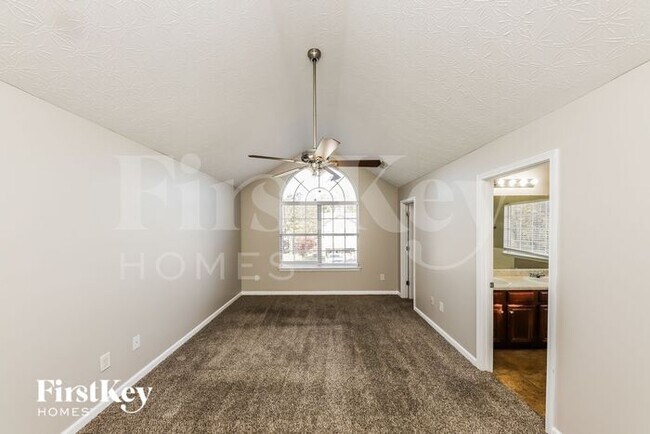 Building Photo - 419 Lake Ridge Ln