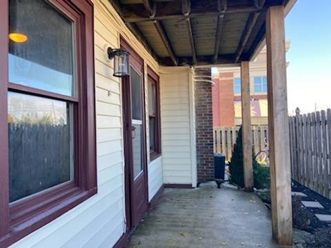 Building Photo - 15 S Long St